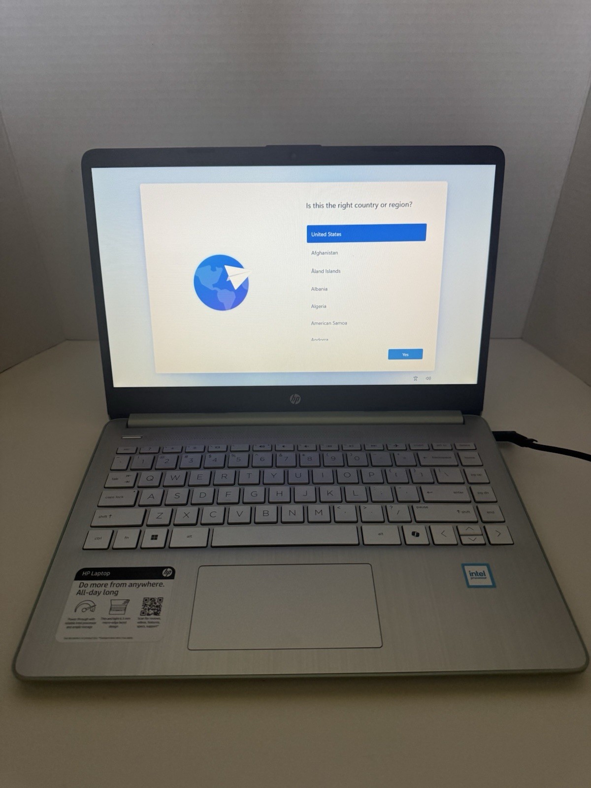 New | HP laptop | Green | O/S | Model: RTL8852BE |