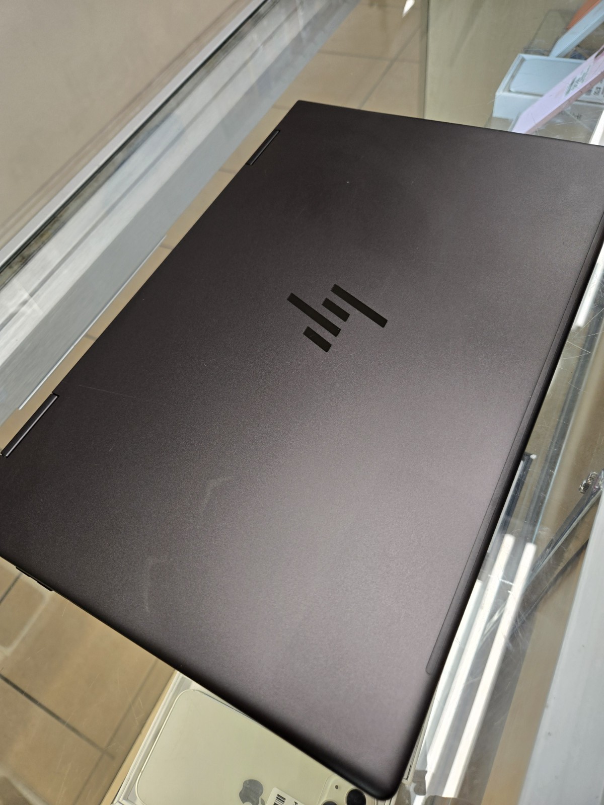HP ENVY 15-FH0013DX 15.6” (256GB SSD AMD Ryzen 5 7530U 4.5GHz 8GB RAM) 2-In-1