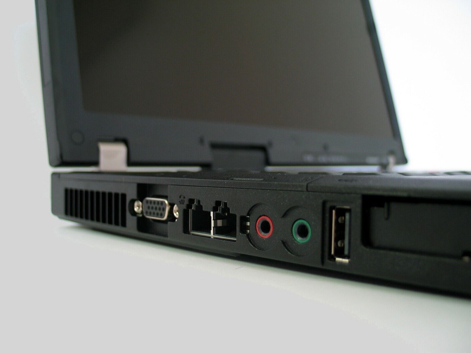 Lenovo ThinkPad R61 Core 2 Duo T7250 2.0GHz 4GB/80GB HDD Win XP 1024x768px