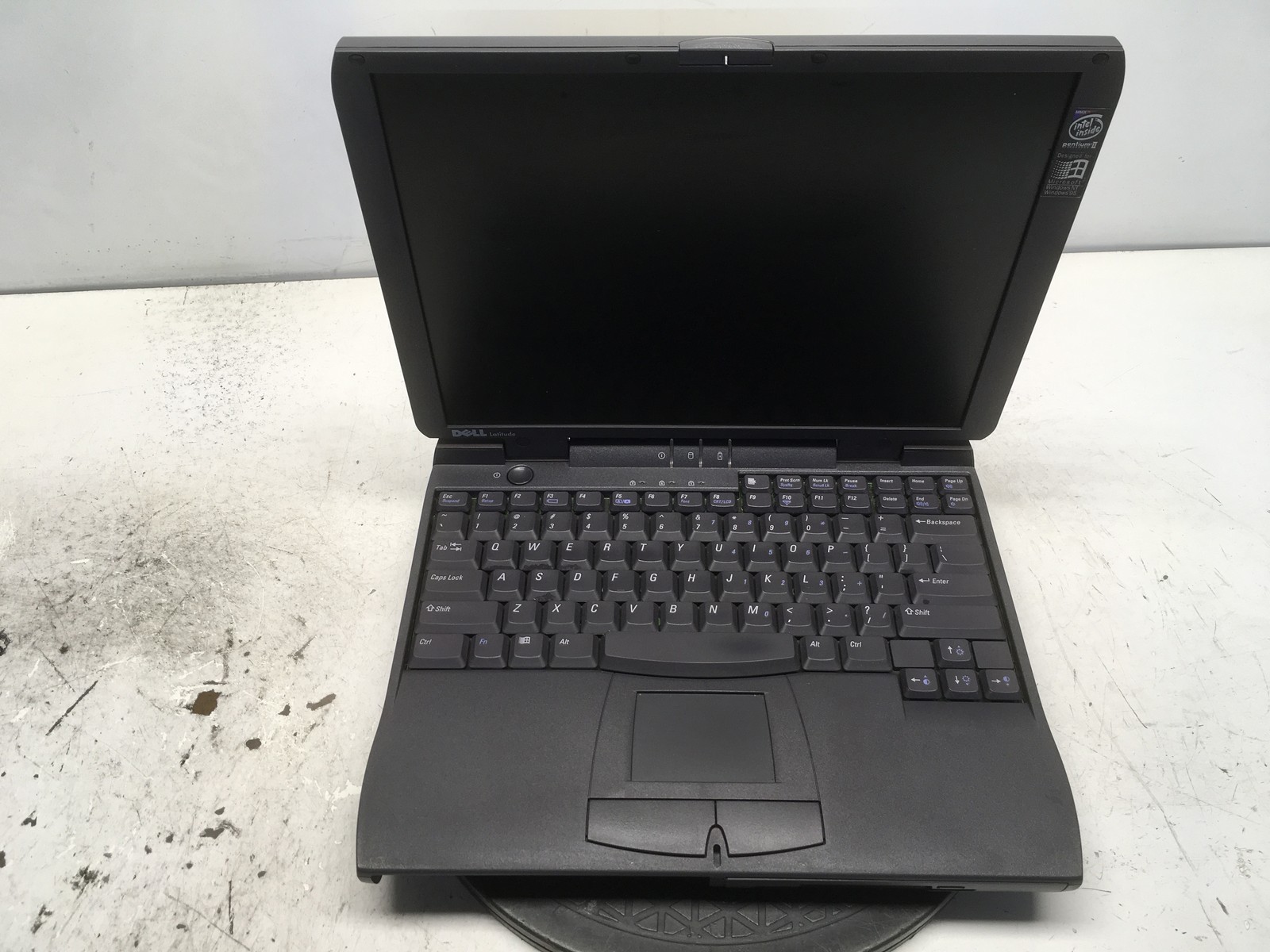 Dell Latitude CPi D266XT Intel Pentium II 266MHz 64 MB NO HDD No Batt