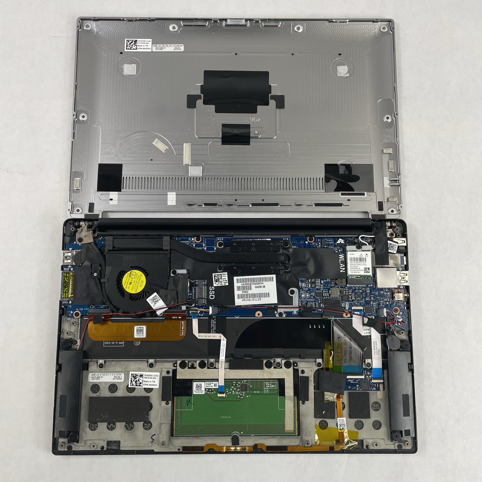 Dell XPS 13 9360 13.3″ i5-7200U 2.50 GHz 4 GB RAM No SSD/OS/AC/Battery