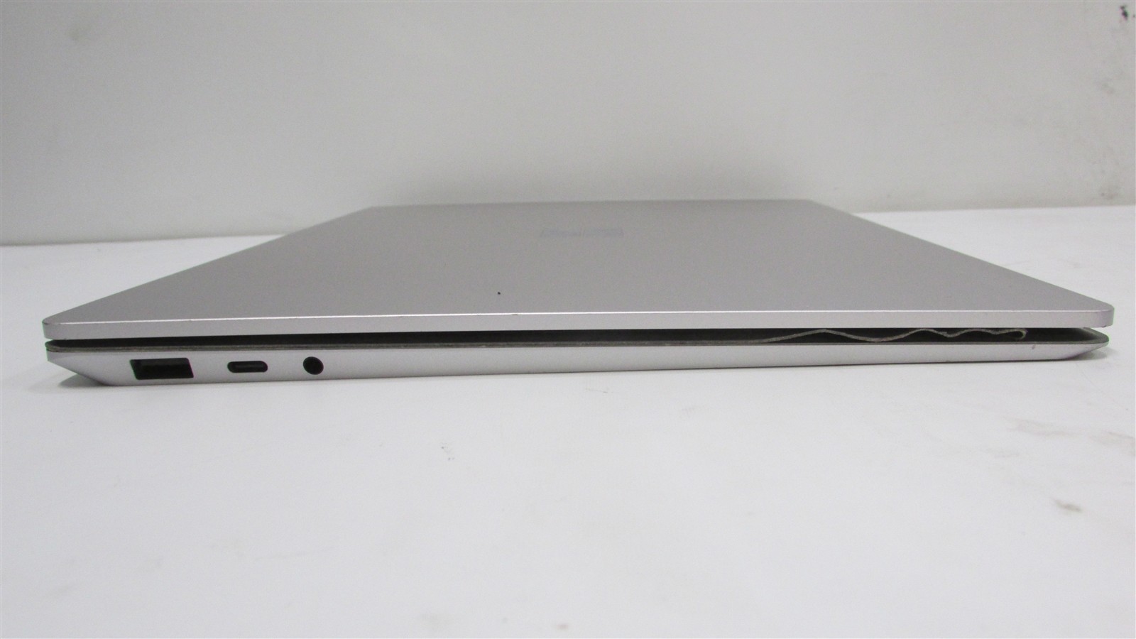 Microsoft Surface Laptop 3 1867 i7-1065G7 1.3GHz 16GB 256GB 13.5″ Win11 Home DMG
