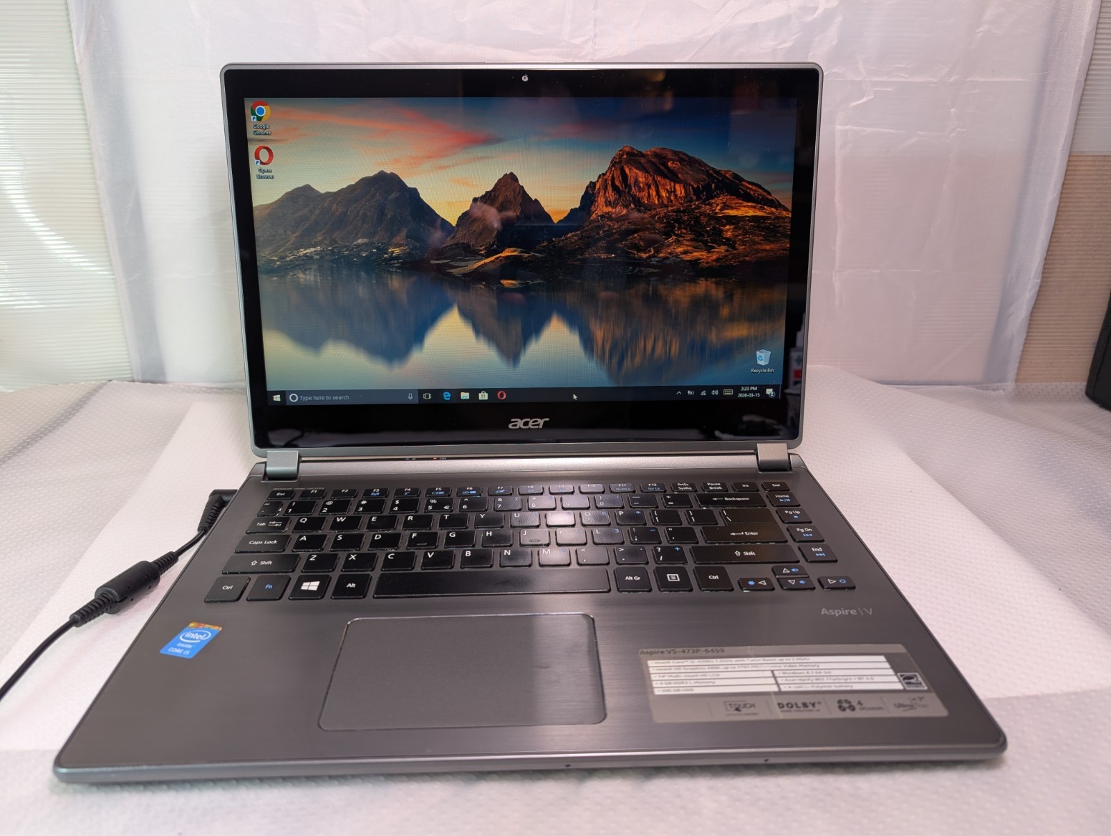 ACER Aspire v5 – 473P – 6459 laptop Windows 10 Home. See photo.