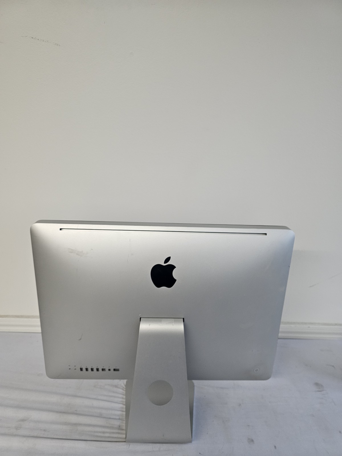 Apple iMac 2011 All-In-One – Intel i5-2400S – 4GB RAM – NO OS – Read Desc.