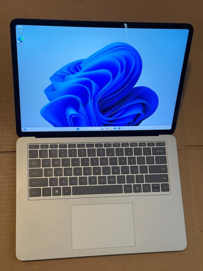 Microsoft Surface Laptop Studio 14.4″ Touch 1TB SSD i7 11th Gen 32gb ram 3050 Ti