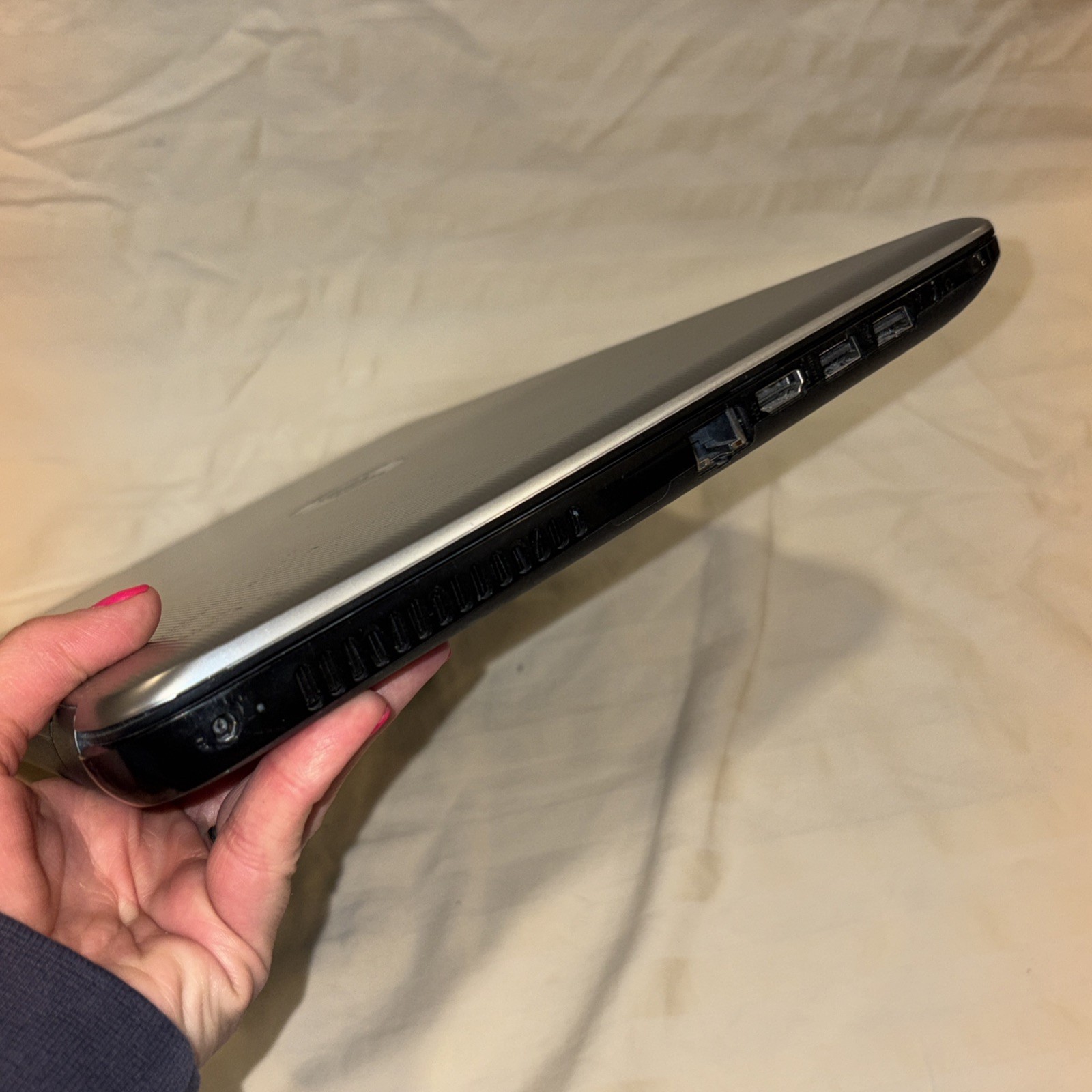 HP 15-ba113cl 15.6″ AMD A10-9600P@2.4GHz 12GB 1TB HDD Windows 10 Home Laptop