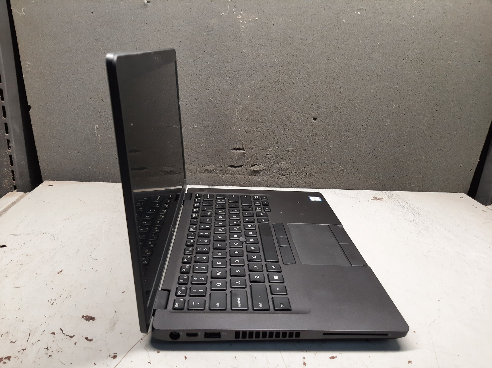 Dell Latitude 5401 14″ i7-9850H 4GB RAM 256GB SSD Windows 11