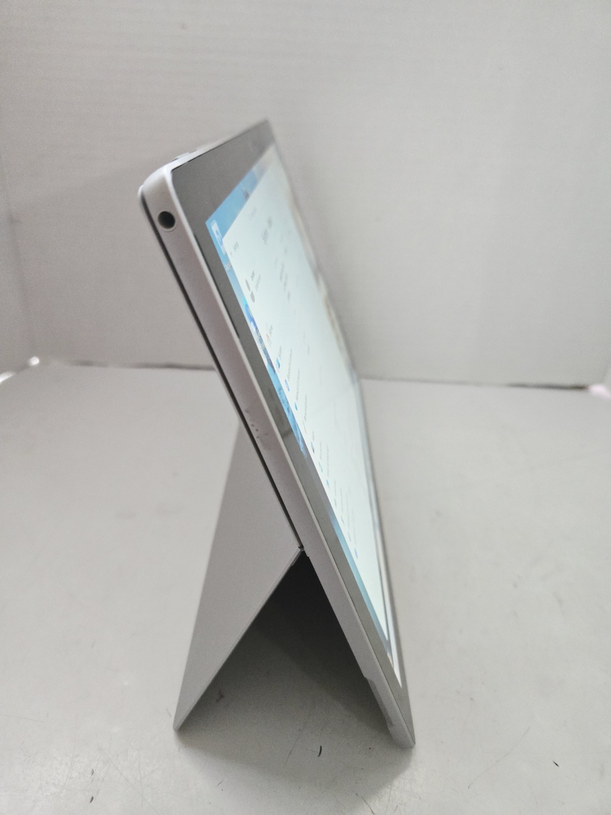 Microsoft Surface Pro 5 1796 Core i5-7300U 2.60GHz 8GB 128GB