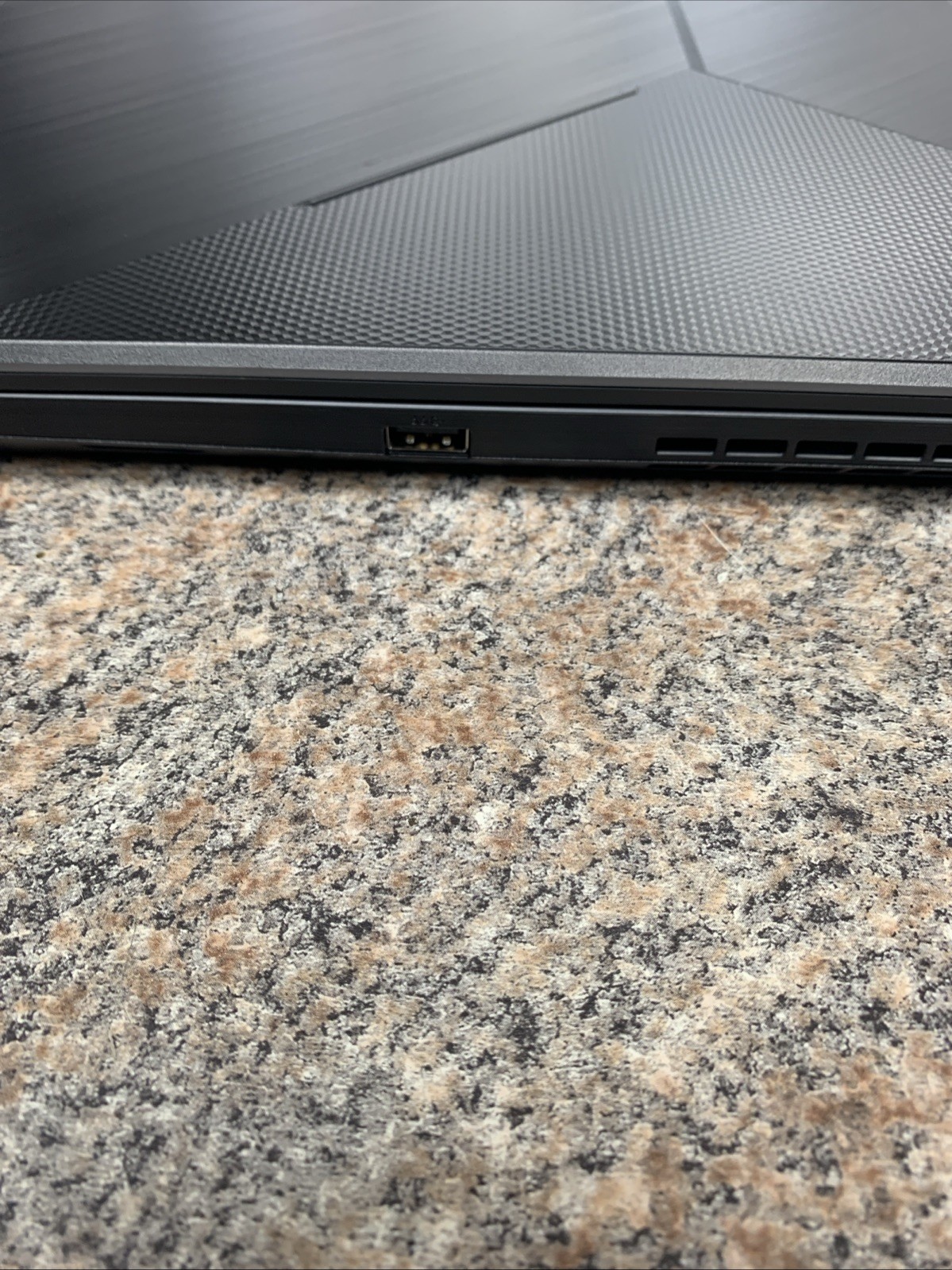 Asus Tug Gaming Laptop A17 17” RYZEN 7 8gb 512gb GeForce RTX2050