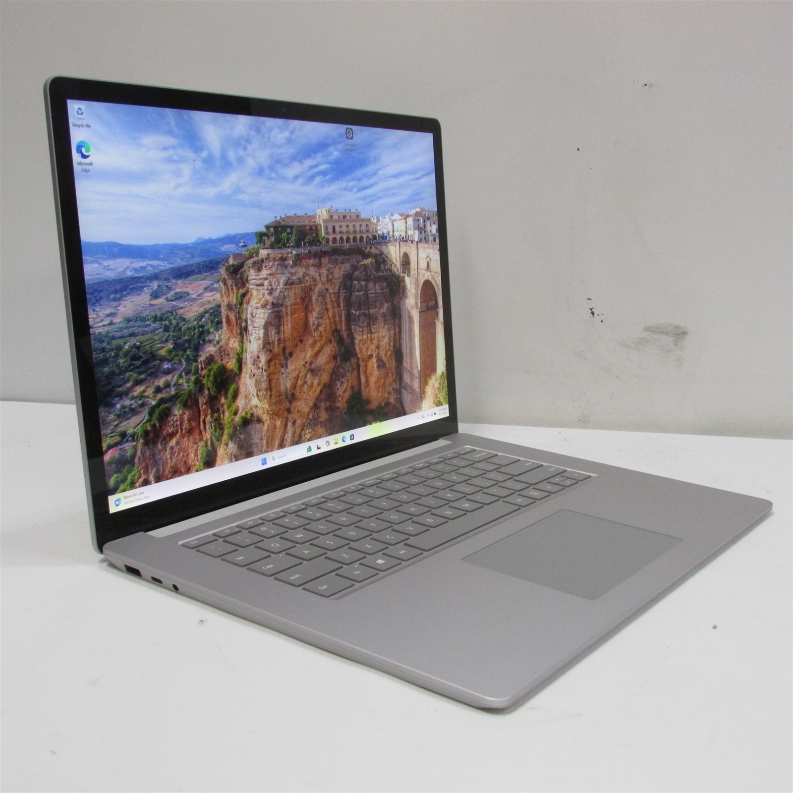 Microsoft Surface Laptop 4 1979 i7-1185G7 3.0GHz 16GB RAM 256GB 15″ W11 Pro DMG