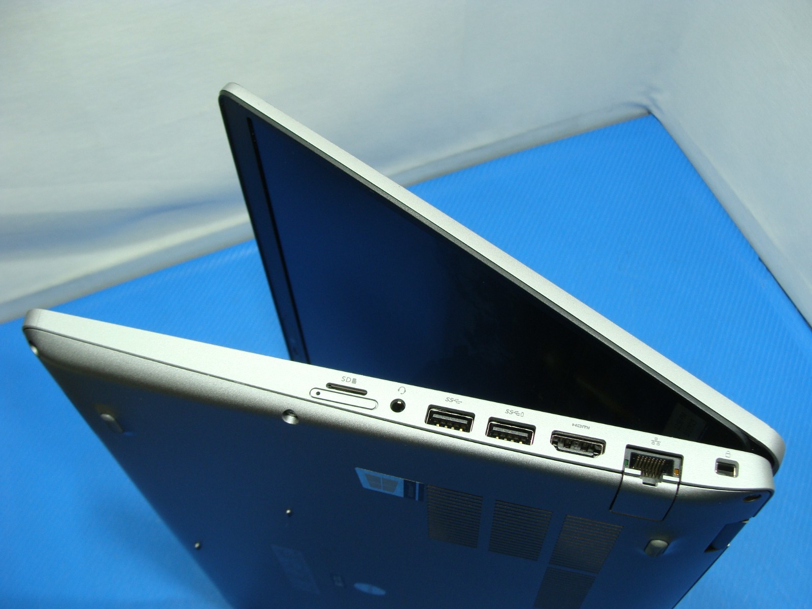 Dell Precision 15 3551 15.6″FHD 5G Ready i5-10400H 2.6GHz 8GB 256GB Win 11 Pro