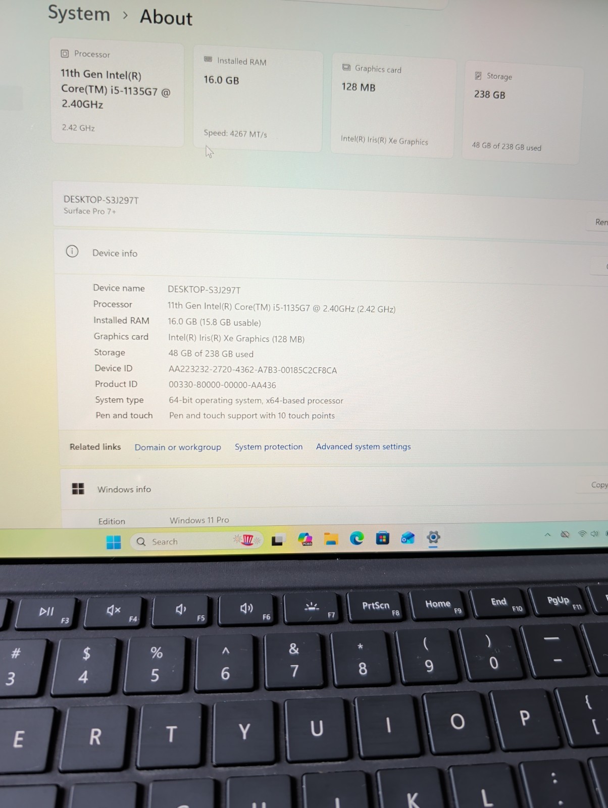Microsoft Surface Pro 7 Plus 1960 I5-1135G7 2.4GHz, 16GB RAM, 256GB SSD, Win 11.