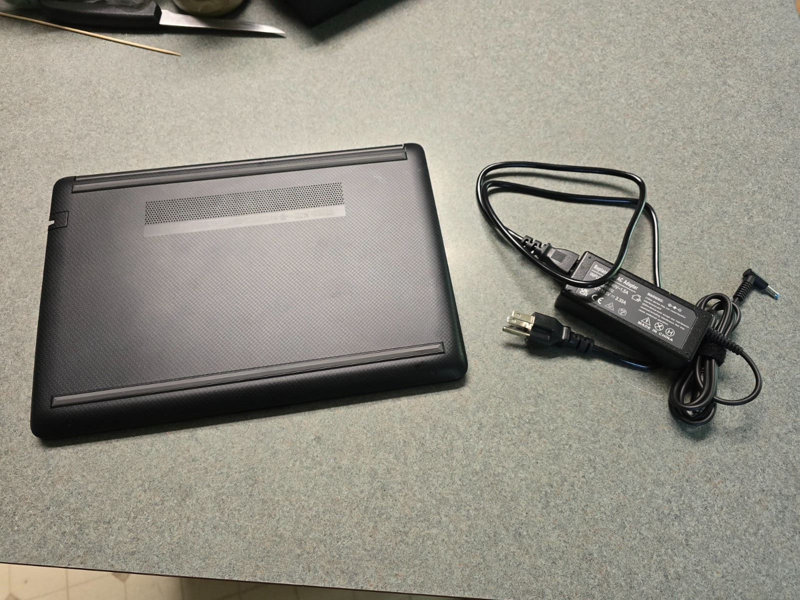 HP 14inch laptop, AMD Athlon Silver 3050u, 4 Gigs Ram, Radeon Graphic Windows 11