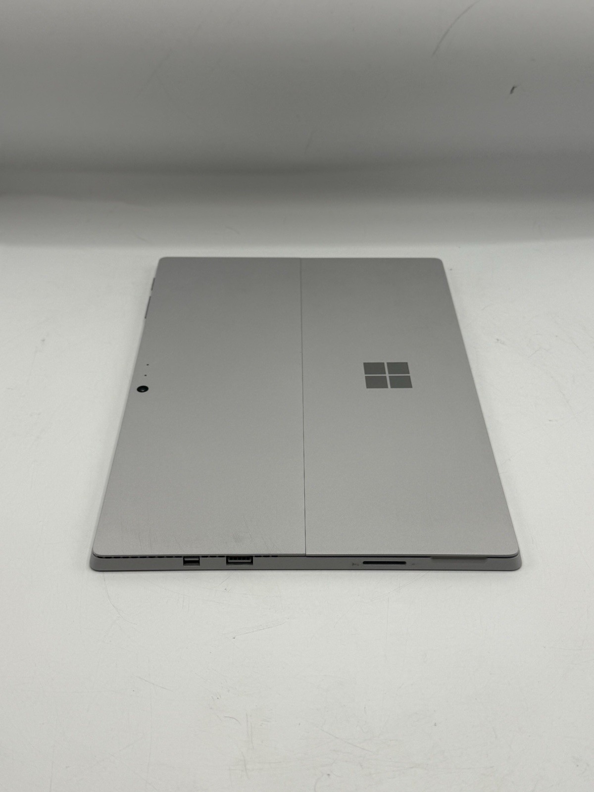 Microsoft Surface Pro 4 12.6” Core i7-6650U 2.2GHz 16GB RAM 256GB SSD READ