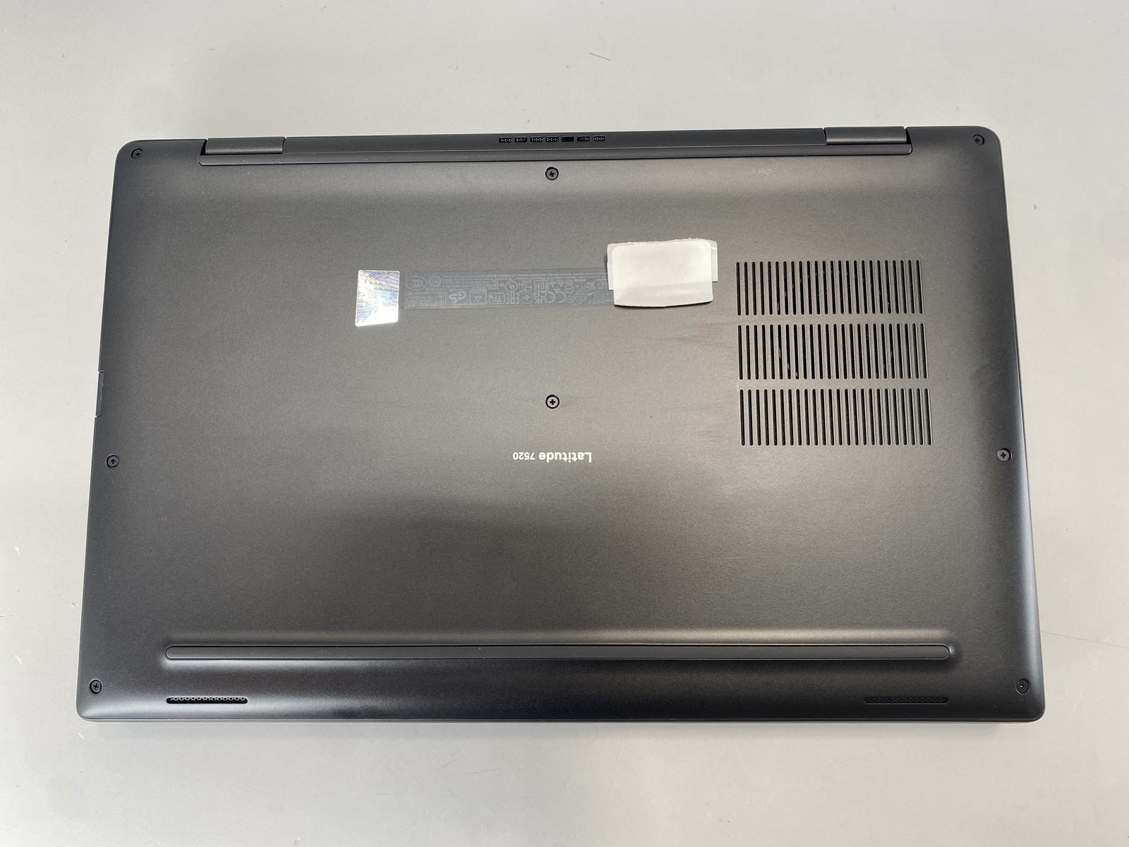 Dell Latitude Laptop 7520 15.6″ Intel Core i7-1185G7 256GB – Black