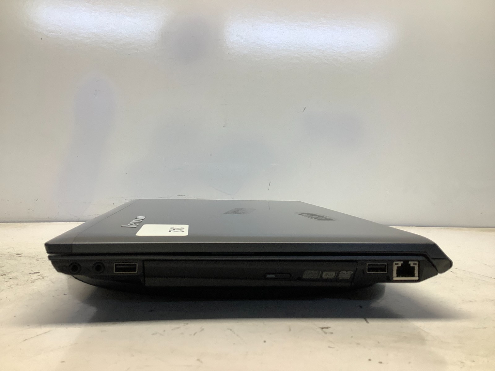 Lenovo V570 Intel i5-2430M 2.4GHz 6 GB NO HDD – Cracked LCD