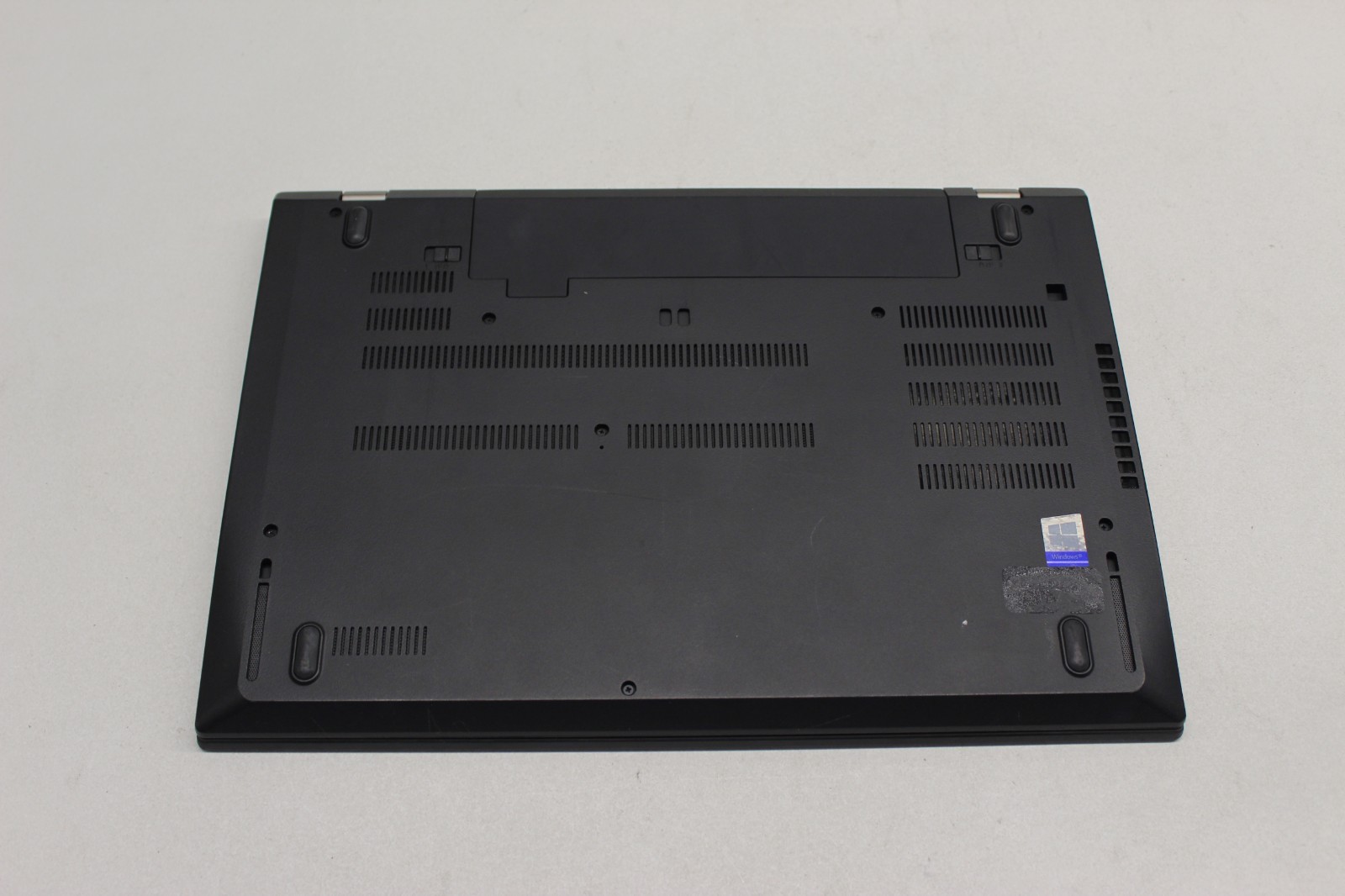 Lenovo T580 I7-8550U 256GB NvME SSD 16GB DDR4 Win11Pro-** See description