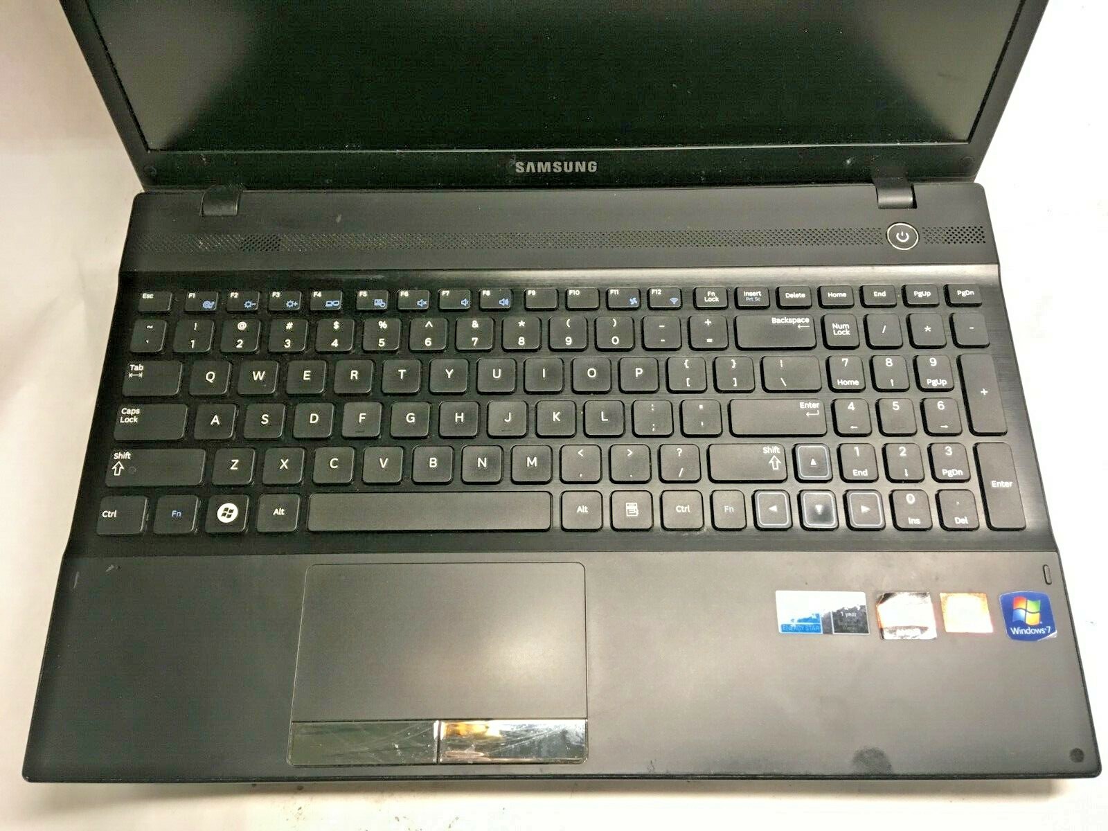 Samsung Series 3 AMD A6 Quad Core Laptop For Parts Bad Charging port NO HDD JR
