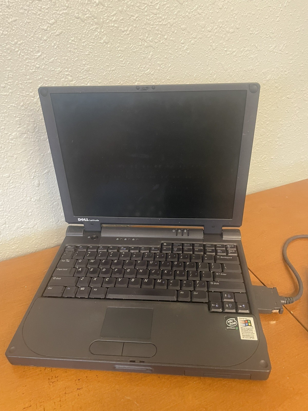 DELL LATITUDE CSX Pentium III 500 Mhz 256mb ram windows 2000 Laptop working