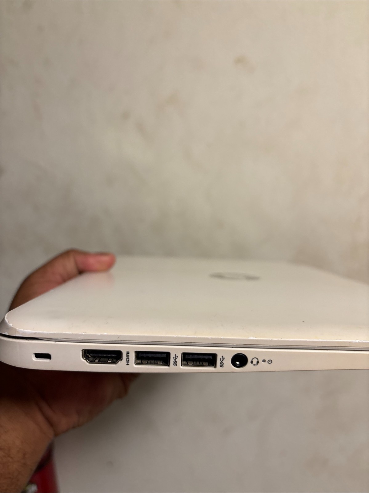 Hewlett-Packard (HP) Chromebook 14 Q029WM 4gb Ram, 16 GD SSD (Read Description)