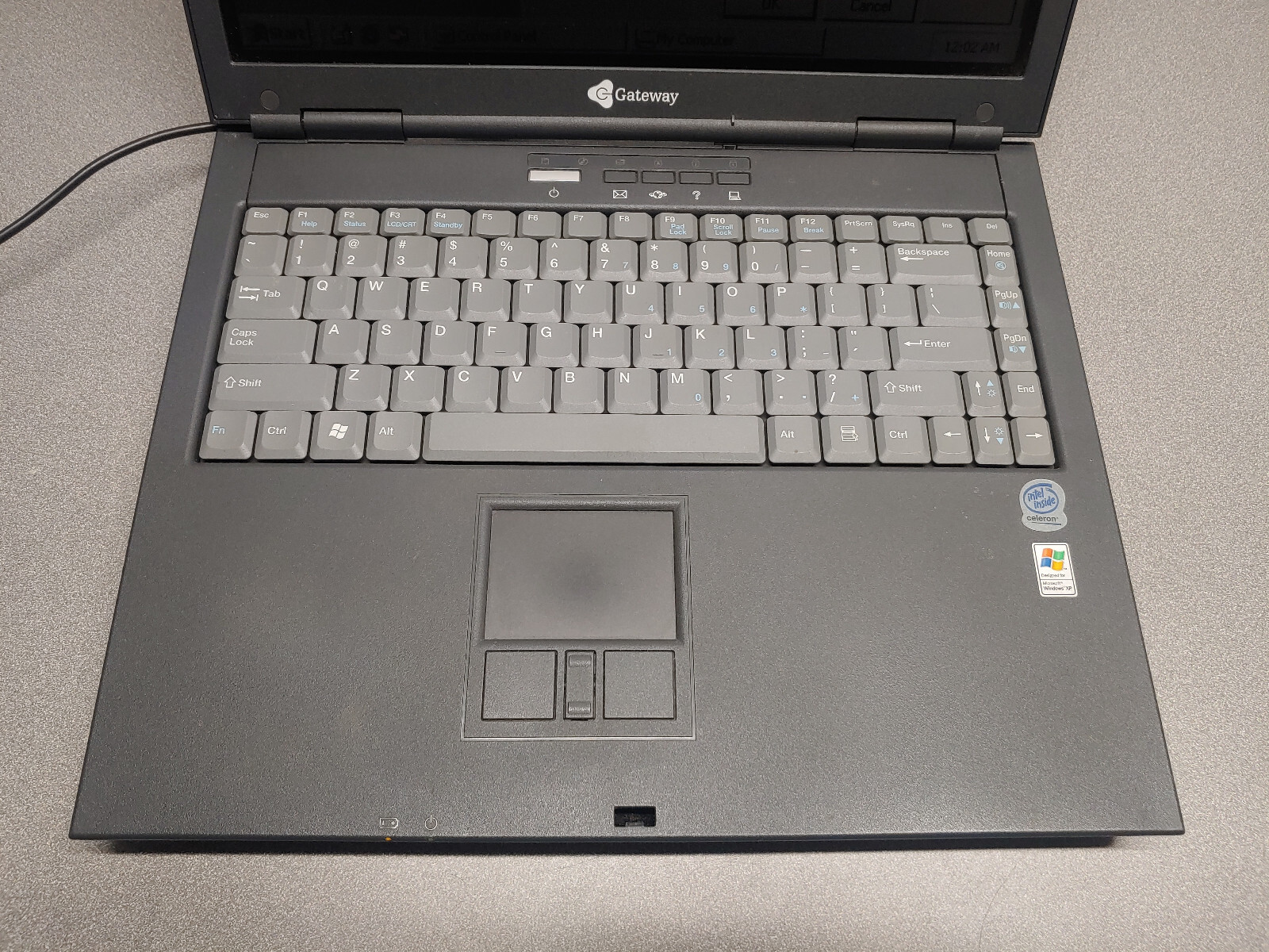 Gateway M305CRV 15″, Pentium 4 2.40GHz, 256MB RAM, 60GB HDD, Windows 2000