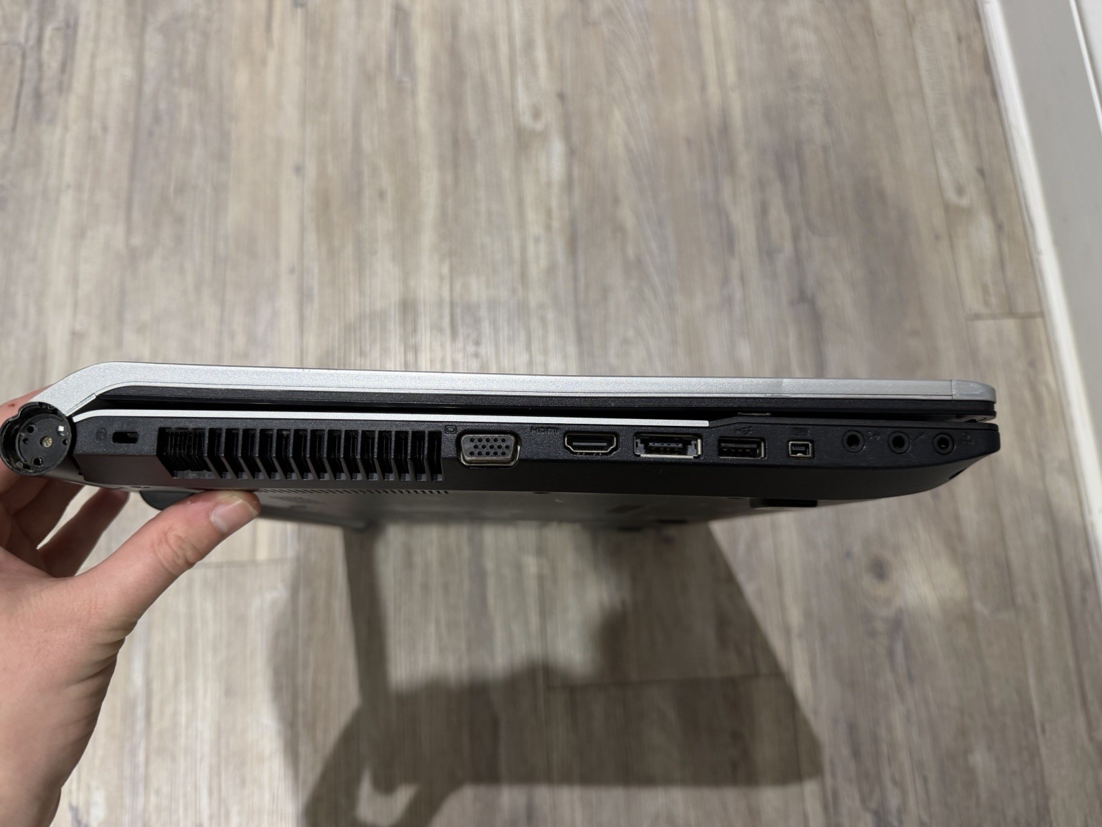 EXTREMLY RARE Acer Aspire 8943G 18.4″ i7-720QM, Radeon 5850, 4GB RAM, 500GB HDD