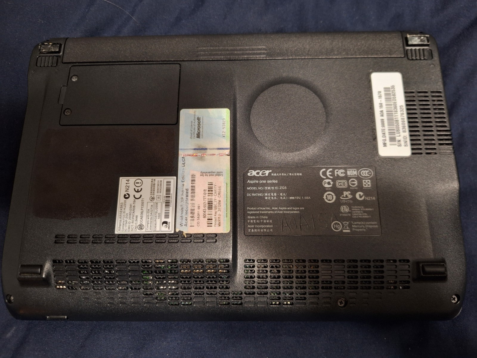 Acer Aspire One ZG5 Mini Laptop w/ Bag, Extra Batteries, Power Cables, & Manual