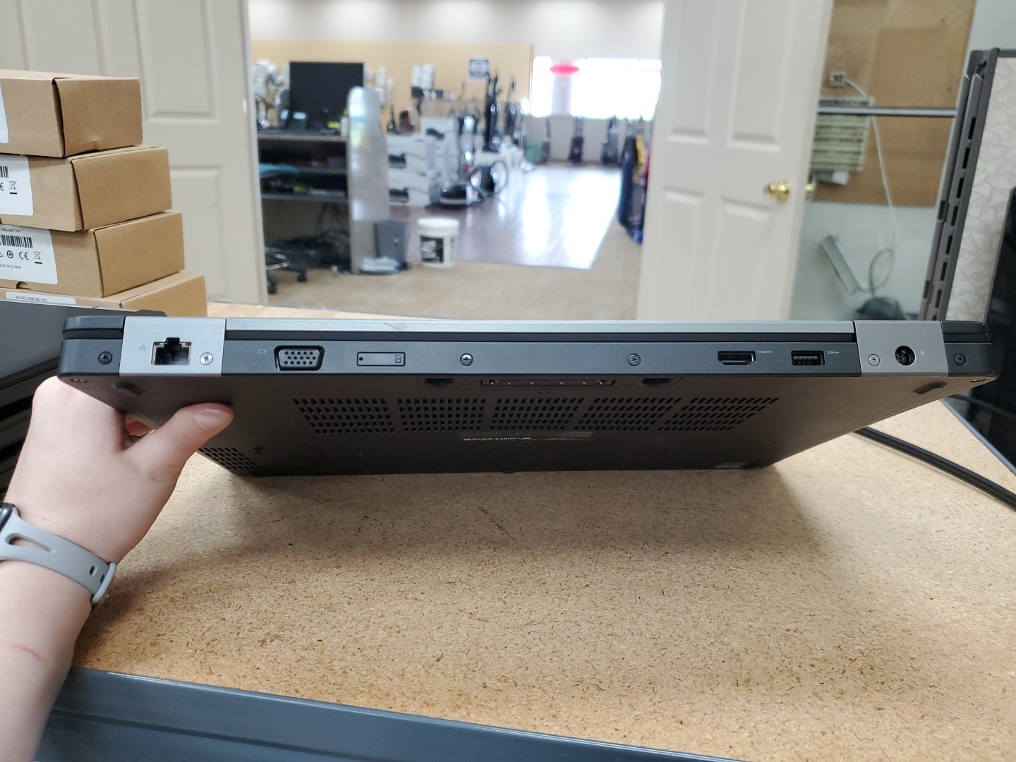 Dell Latitude E5570 15.6″ (500g SSD, Intel Core i5 6th Gen., 8GB) 042026-4