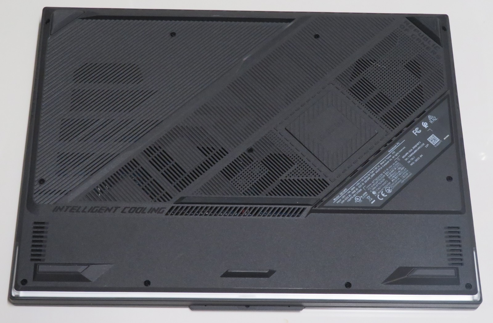 ASUS ROG Strix G16 Gaming Laptop 16″ AMD Ryzen 9 8940HX RTX 5070 Ti 16GB 1TB