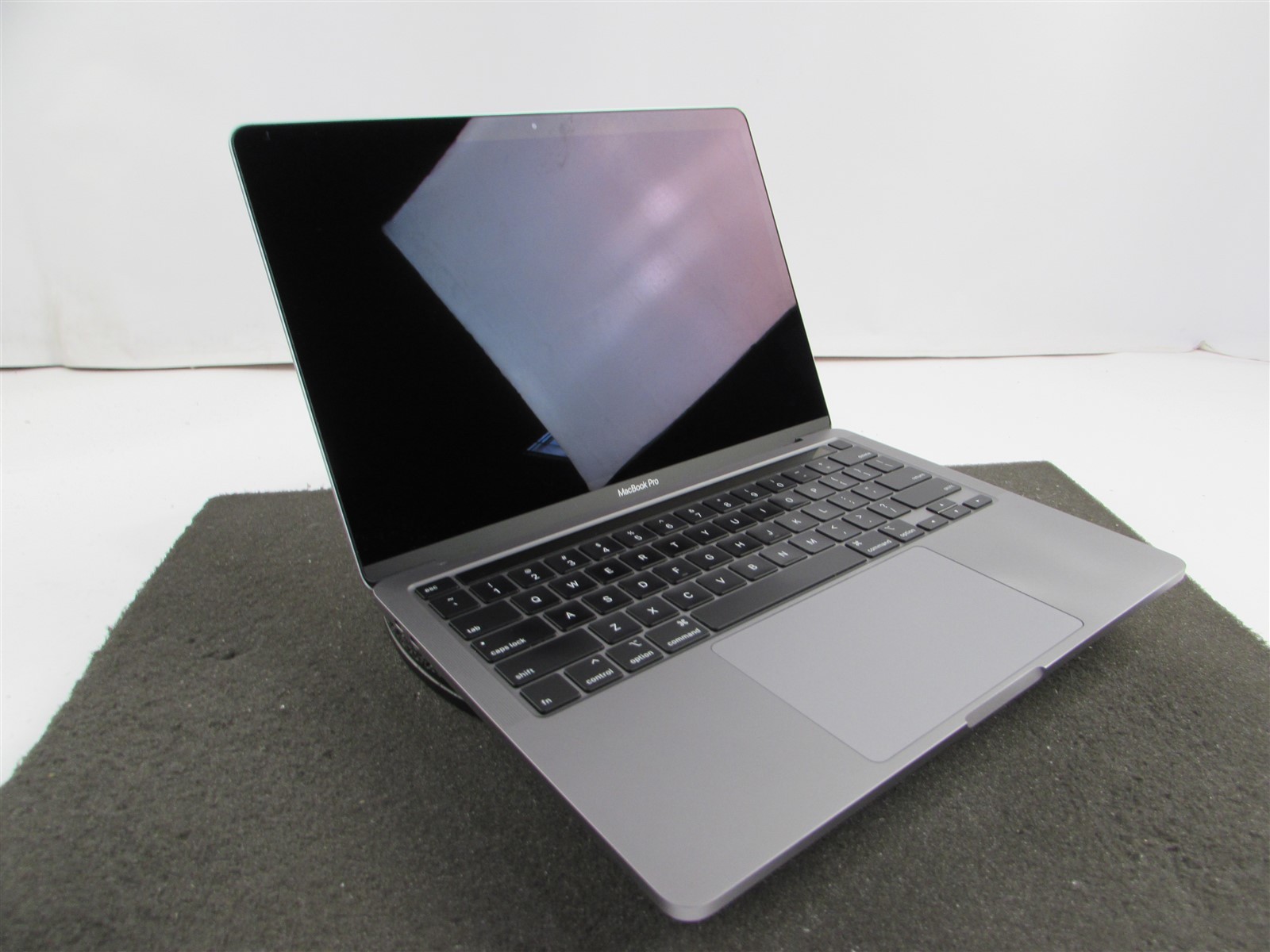 APPLE MACBOOK PRO A2289 (2020) CORE I7-8557U 500GB SSD 16GB RAM NO O.S