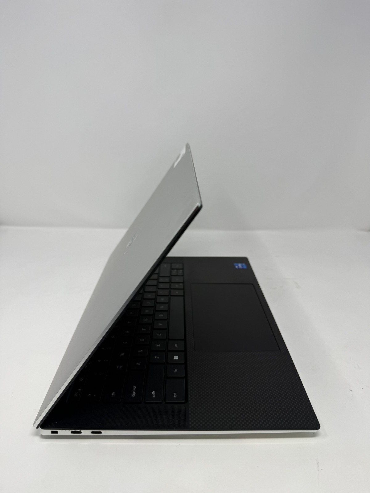 Dell XPS 15 9520 NVIDIA GeForce RTX 3050 Ti Mobile 12th Gen i7-12700H 16GB