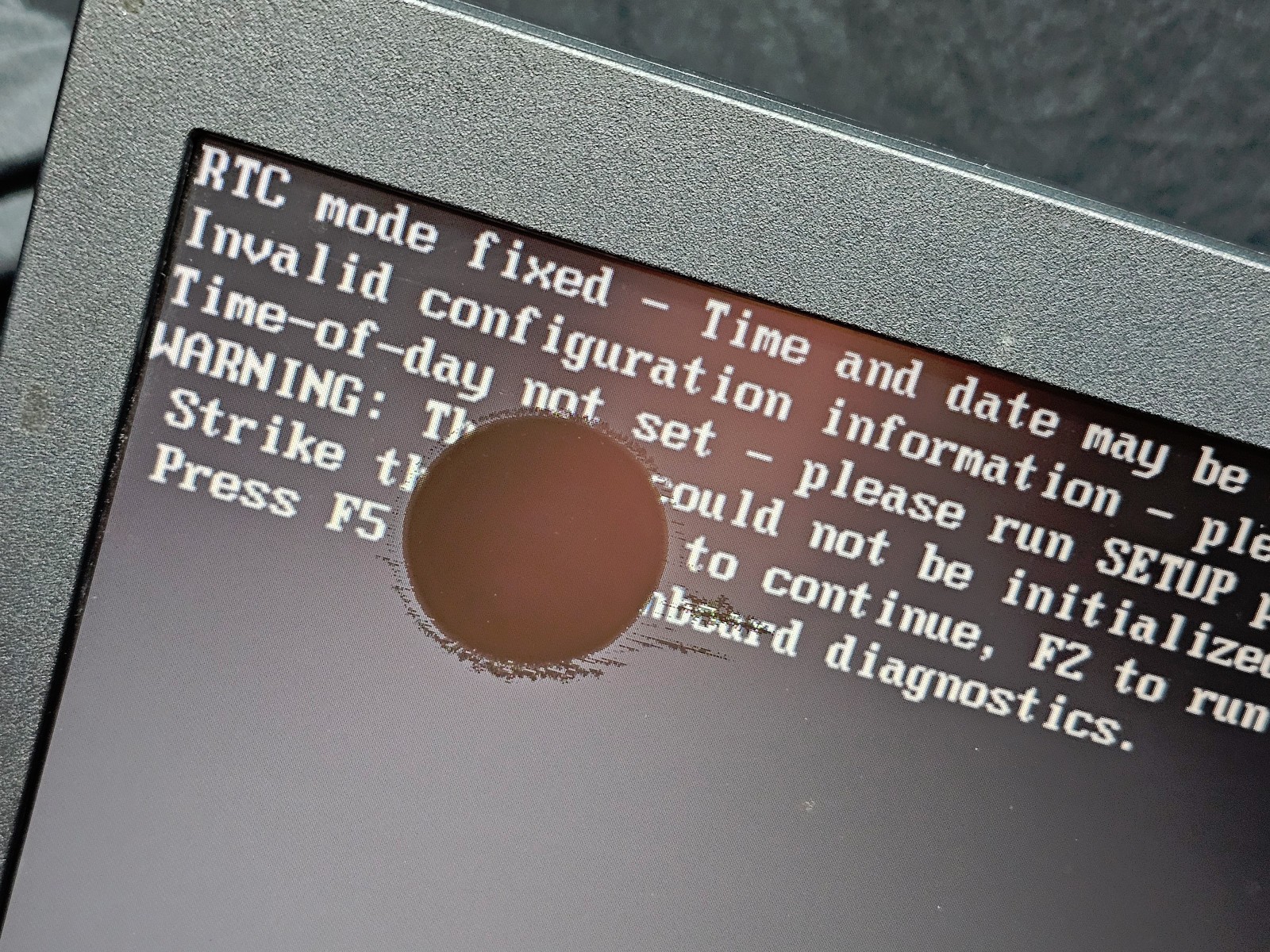 Dell Latitude E5400 Laptop | Screen Damage | 2GB RAM | Vista Basic | No AC | C2D