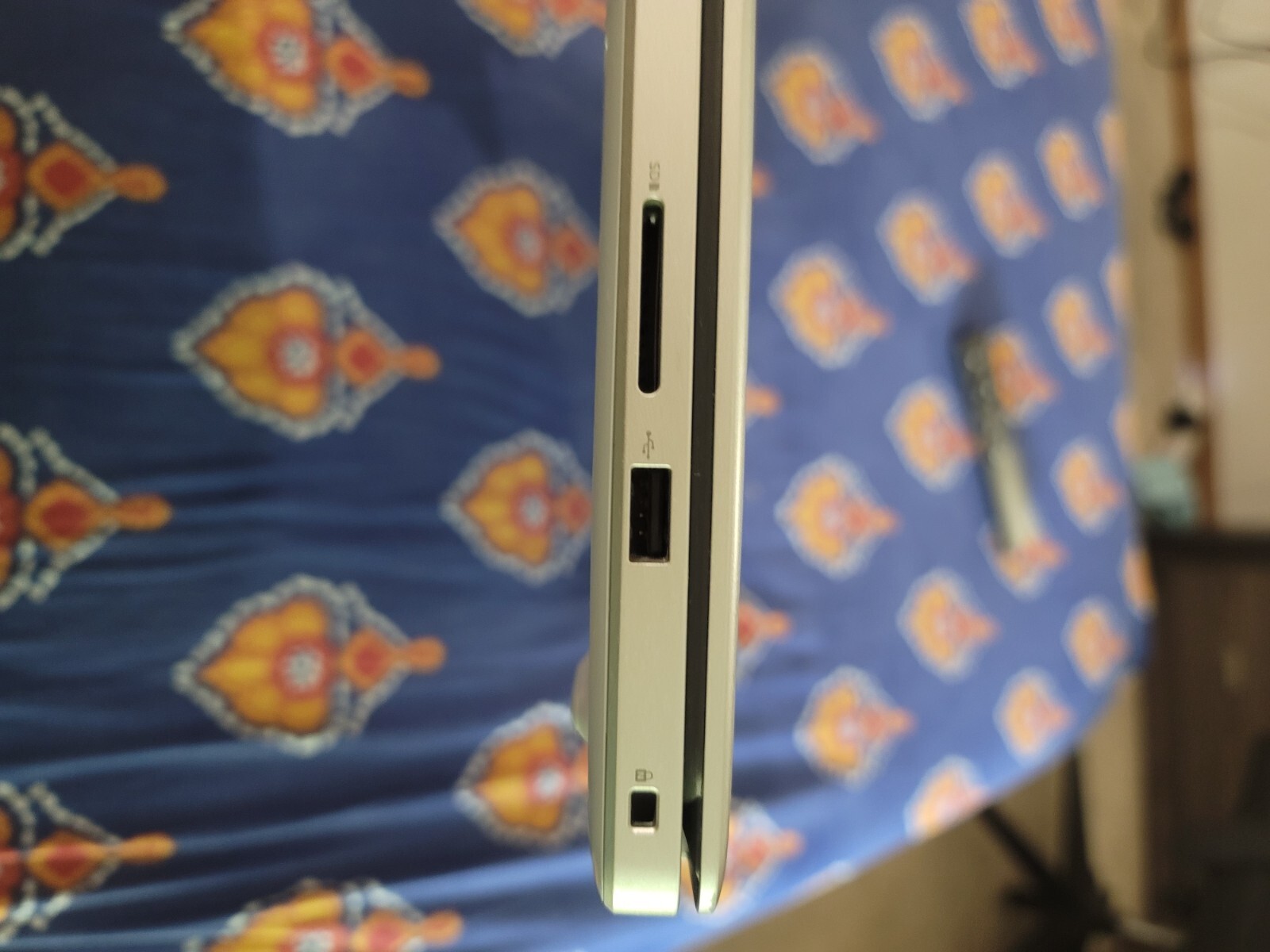 Dell Inspiron 15 5593 15.6″ Core i5 8 GB FHD RAM ALMOST BRAND NEW HOT HOT HOT!!!