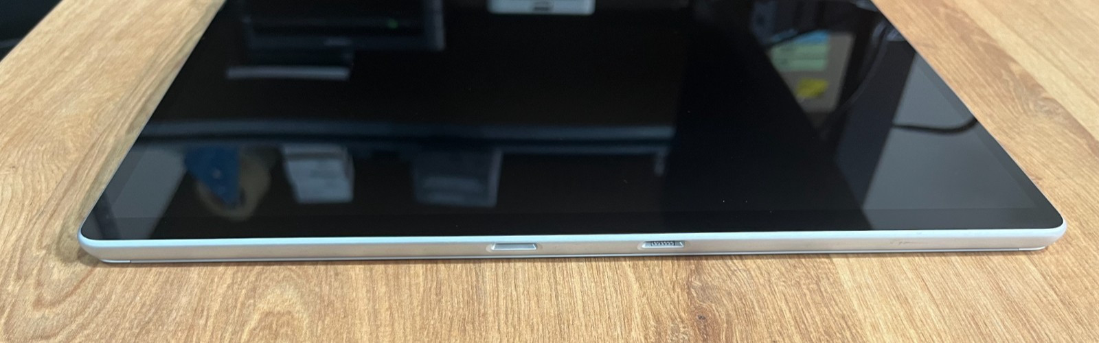 Microsoft Surface Pro 8 13″ Touch 128GB Intel Core i5 11th 4.20 GHz 8GB – READ