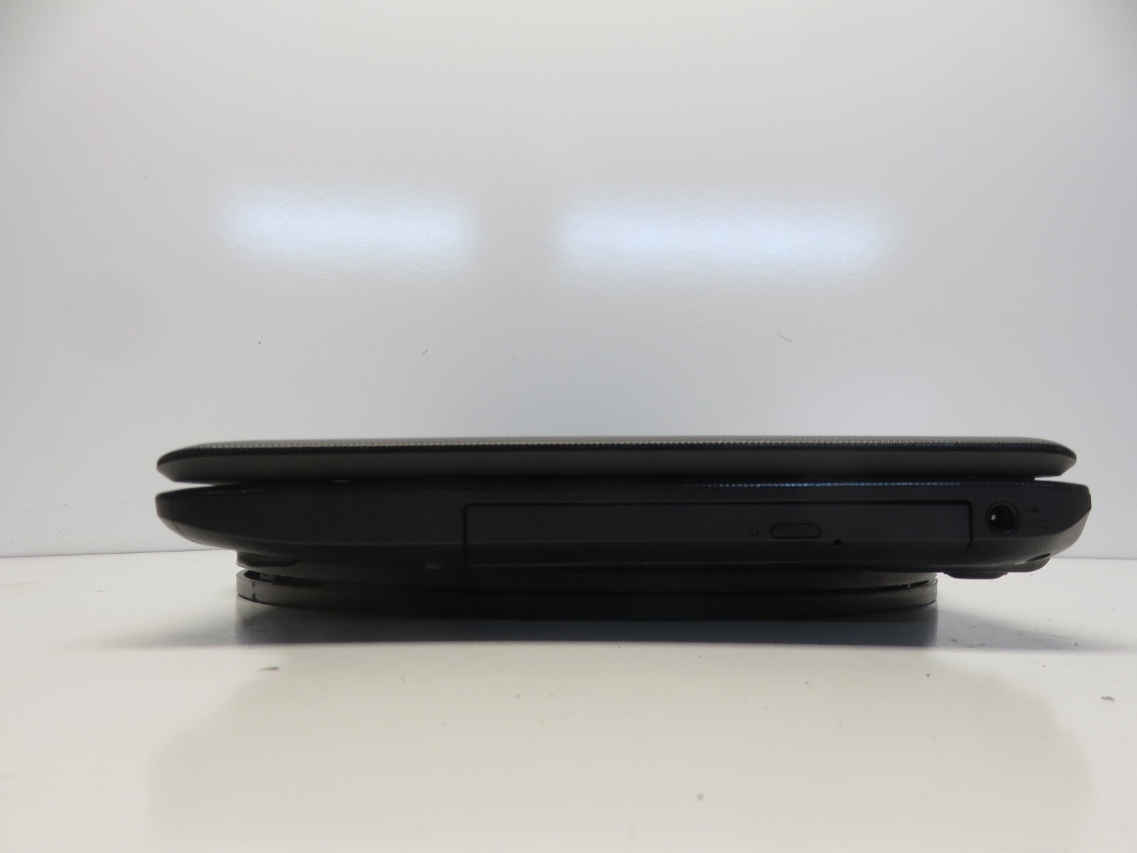 Toshiba Satellite C655D-S5300 AMD E-300 1.3GHz 4 GB NO HDD No Batt