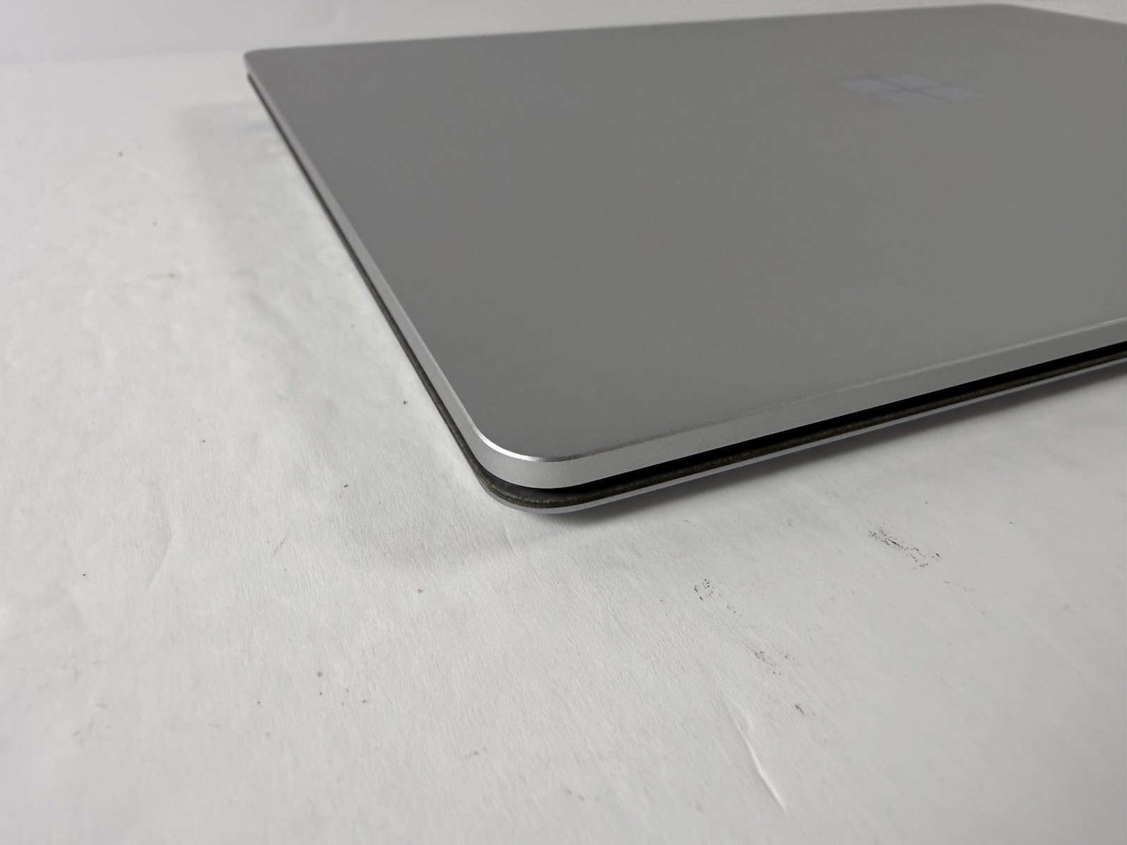 Microsoft Surface Laptop 5 13.5” 1950 Intel Core i7-1265U 16GB RAM 512GB NVME