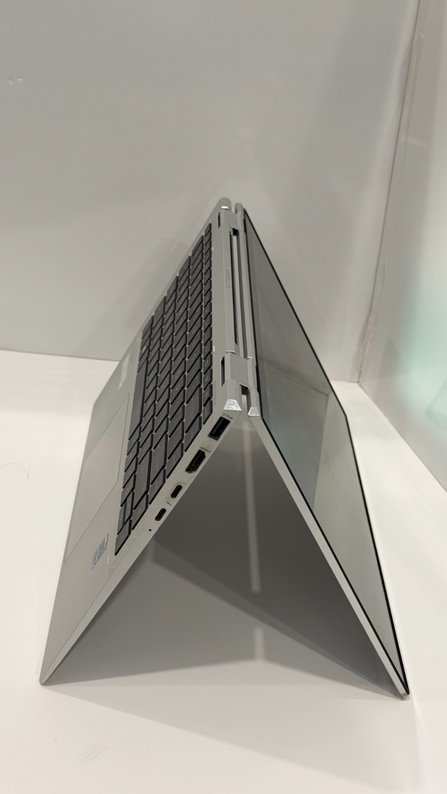 HP EliteBook x360 1040 G8 | 14″ FHD Touch 2IN 1 /i7-1185G7/16GB/512GB/WIN 11 PRO