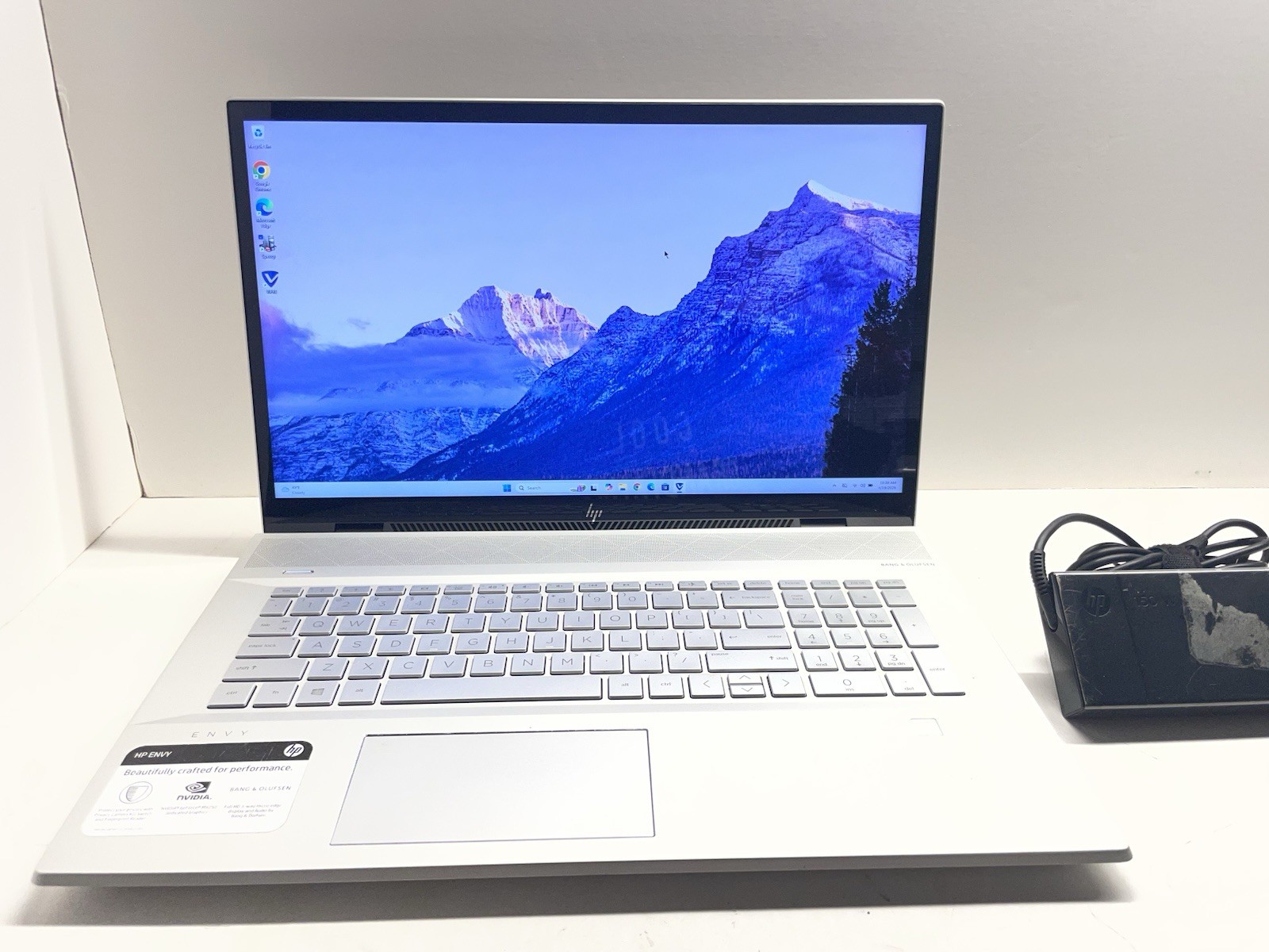 Hp Envy Laptop 17.3 Touchscreen, 500 GB NVMe M.2 SSD , 24 GB RAM, Nvidea 2 GB