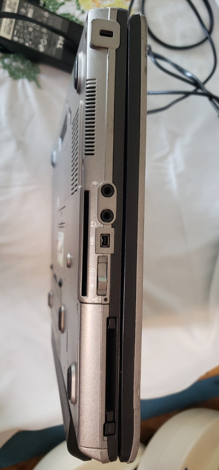 Dell Latitude D630 Laptop Windows Vista WiFi Serial port DVD/CD Works SEE Pics