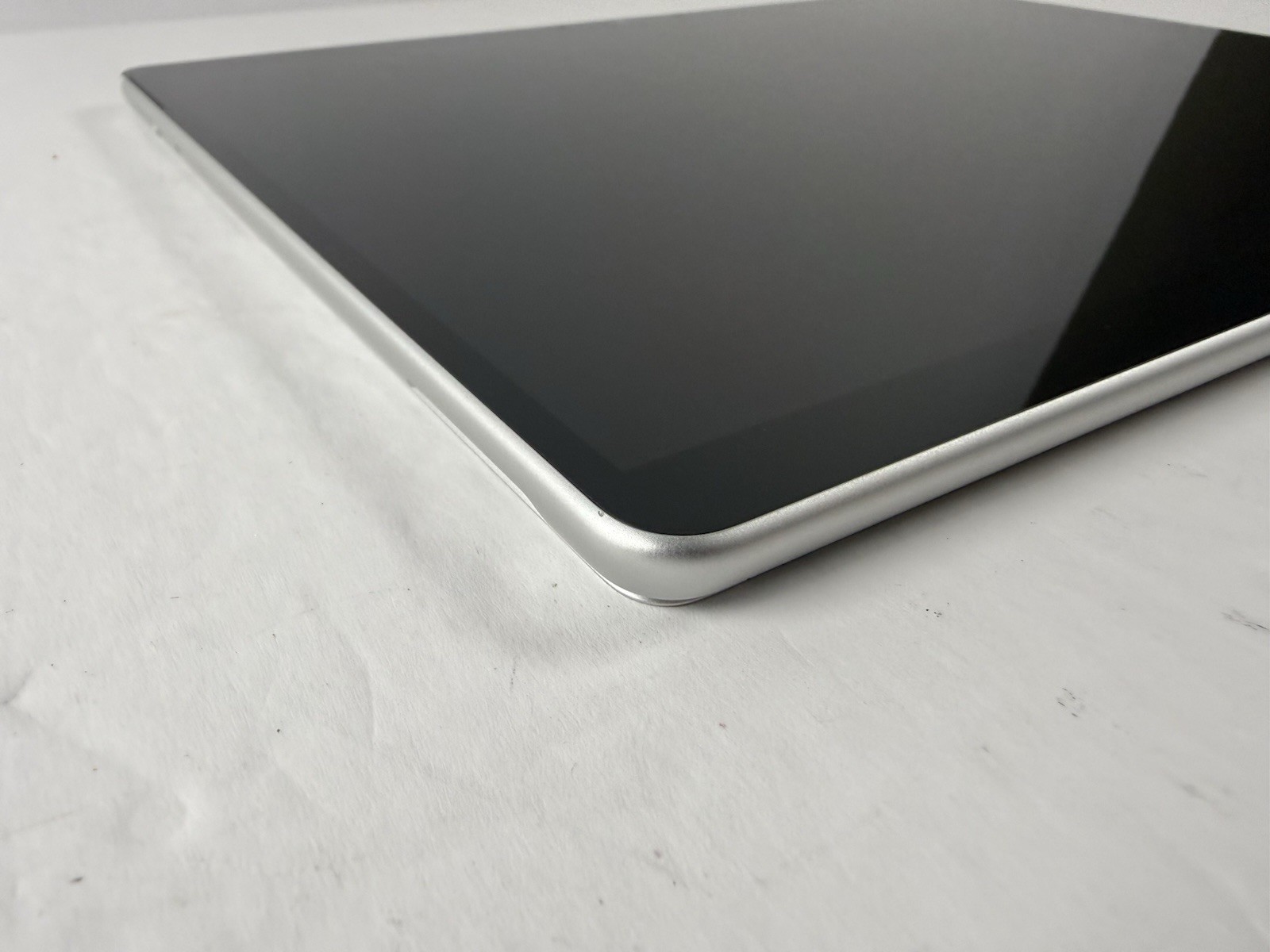 Microsoft Surface Pro 8 (1982) i5-1145G7 – 16GB RAM – 256GB 120Hz – Win 11 Pro