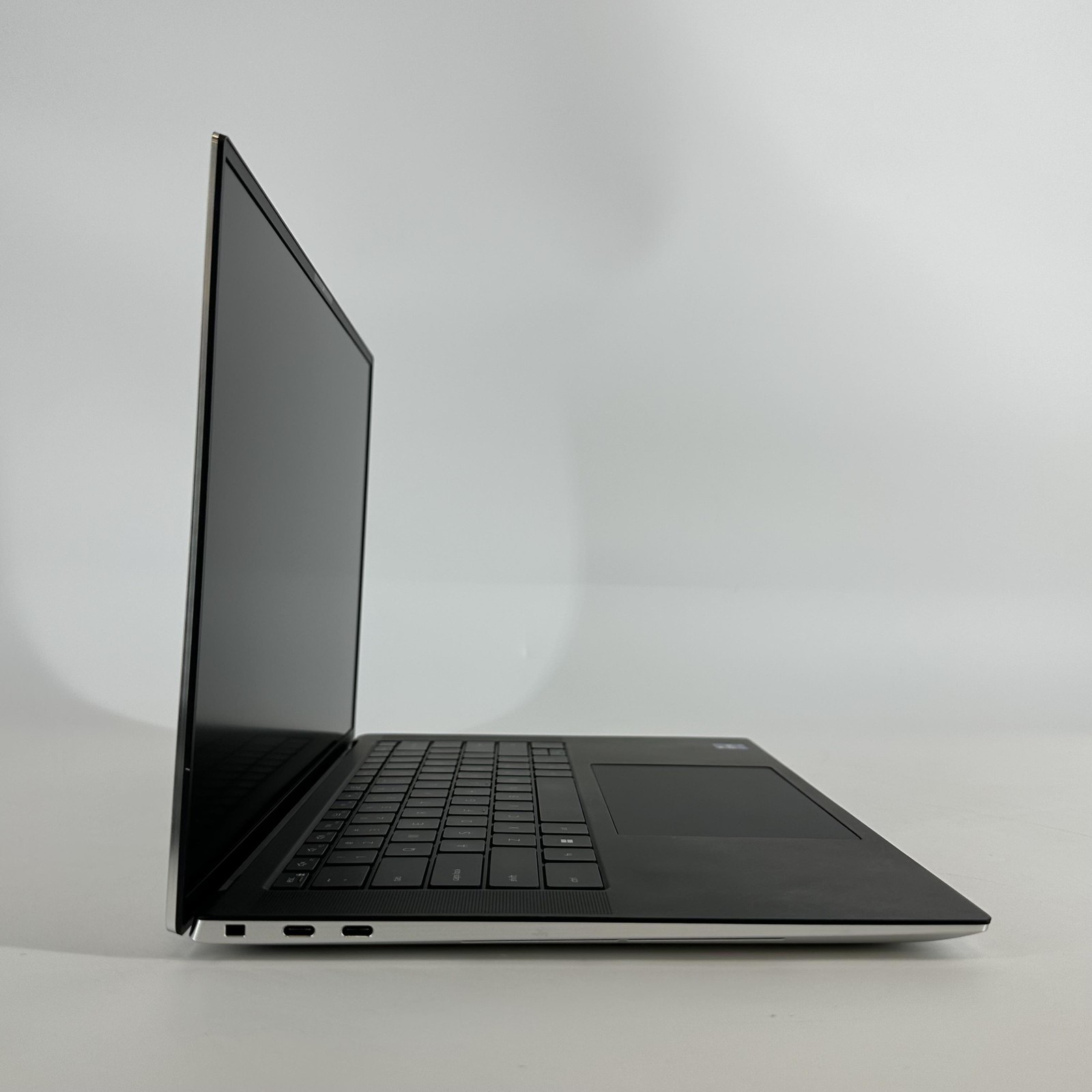 Dell XPS 15 9530 FHD+ 2.6 GHz i9-13900H 16GB 512GB SSD RTX 4070 Very Good