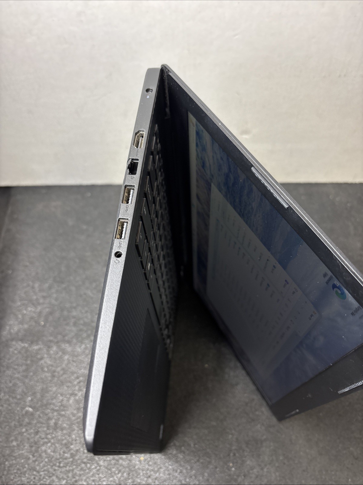 Dell Inspiron 3584 |15.4″| i3-7020U | 4GB Ram | 128GB SSD | WIN 11