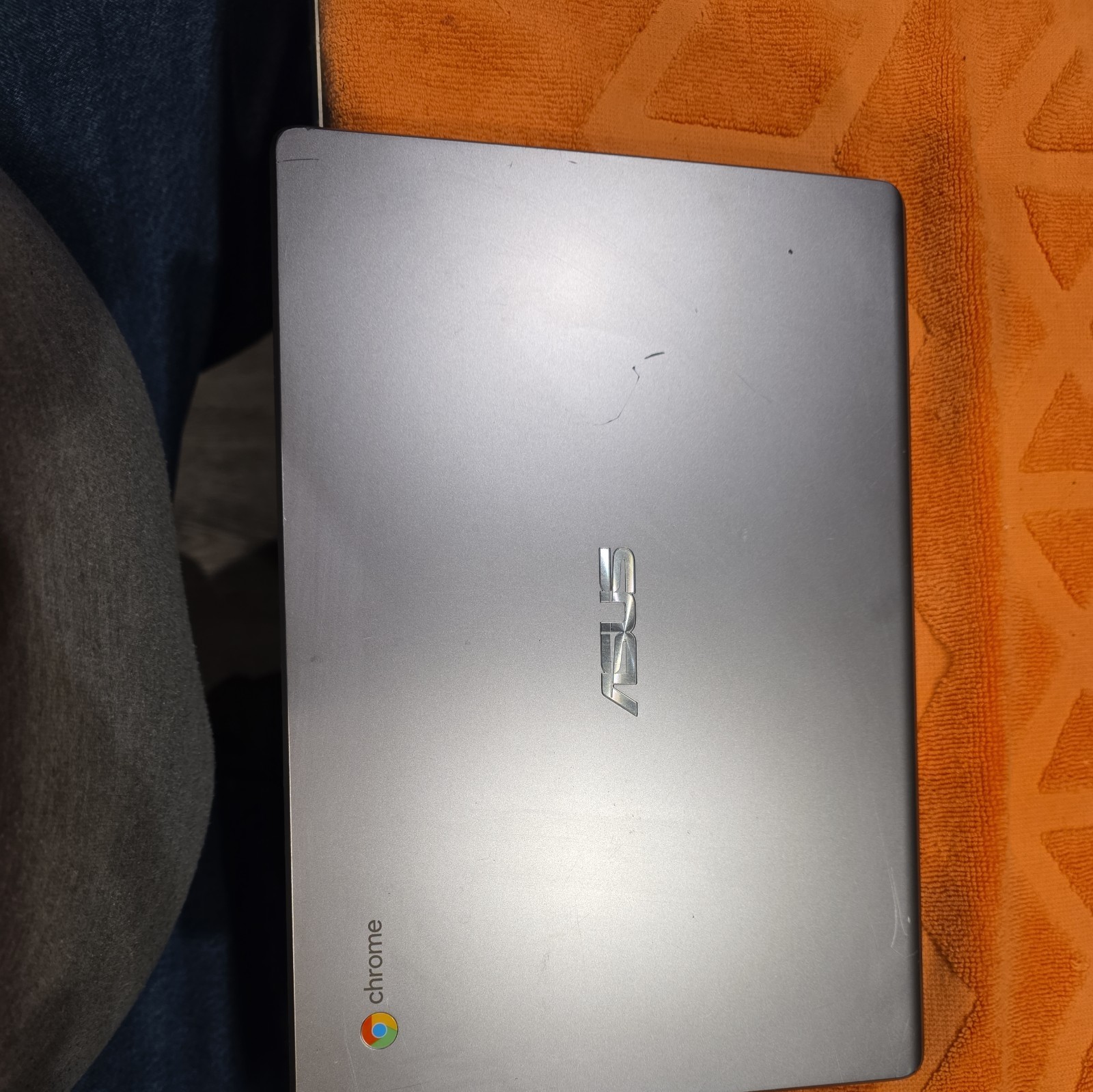 ASUS Chromebook CX22N 11.6in Celeron 4GB 32GB eMMC Chrome OS Gray Charger