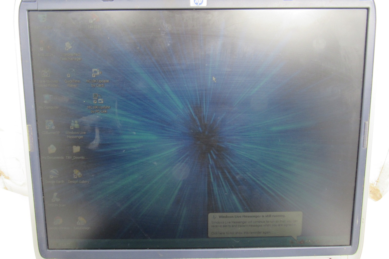 HP Laptop Pavillion ZE4400 Powers On WIndows XP Includes Power Cable