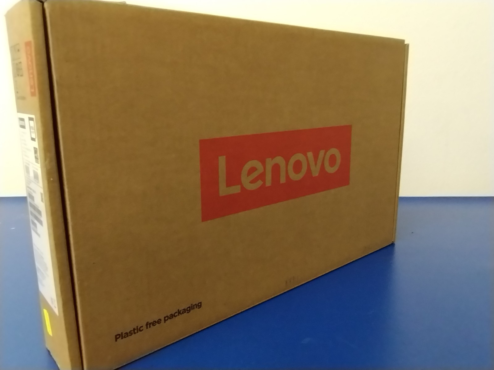 Lenovo Slim 7 14ILL10, Intel Core Ultra 7 258V, 2.20 GHz, 32 GB RAM, 1 TB NVMe