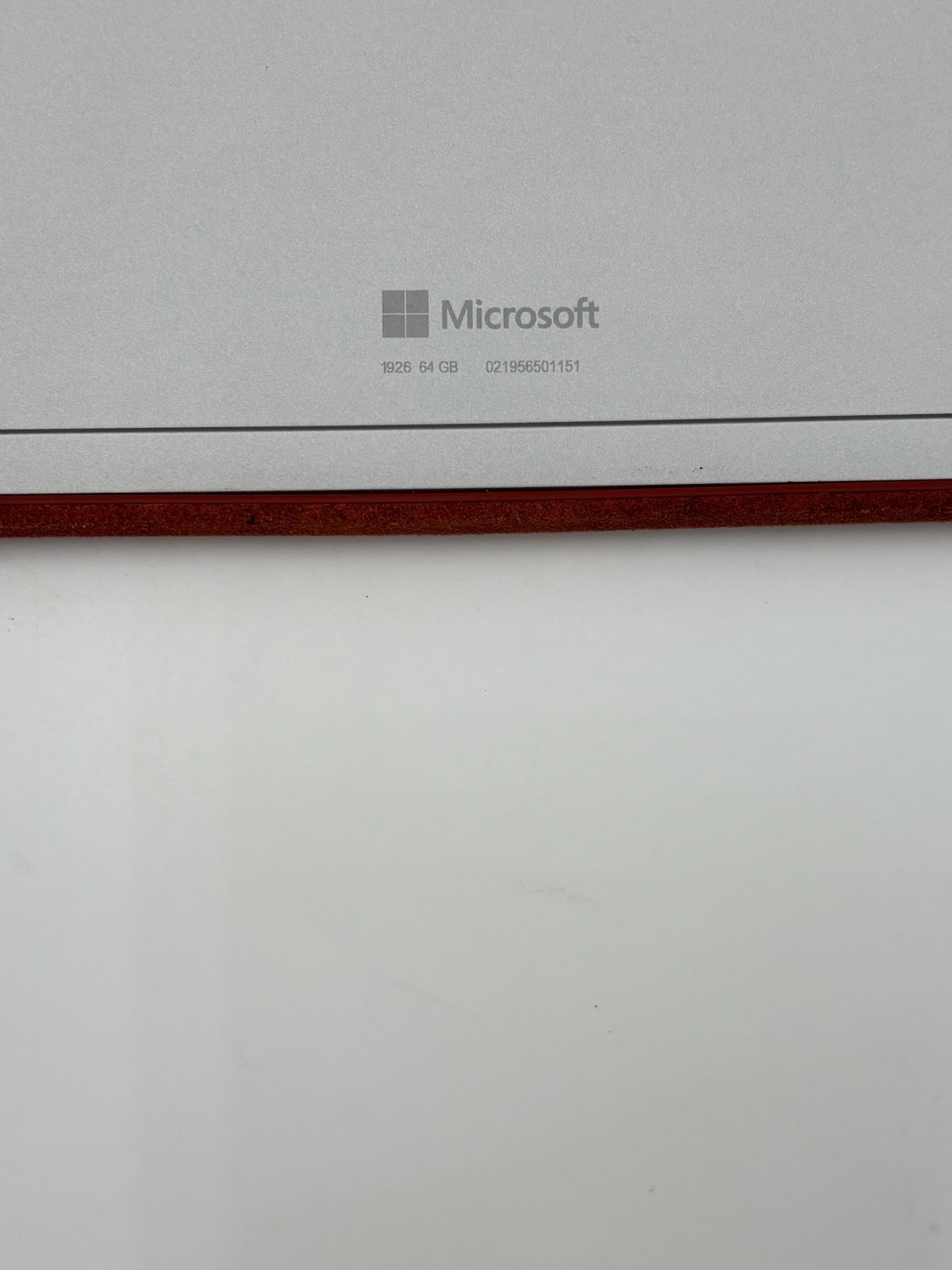 Microsoft Surface Go 2 10.5″ 64 GB SSD 4 GB RAM M3-8100Y Windows 11 Pro – READ
