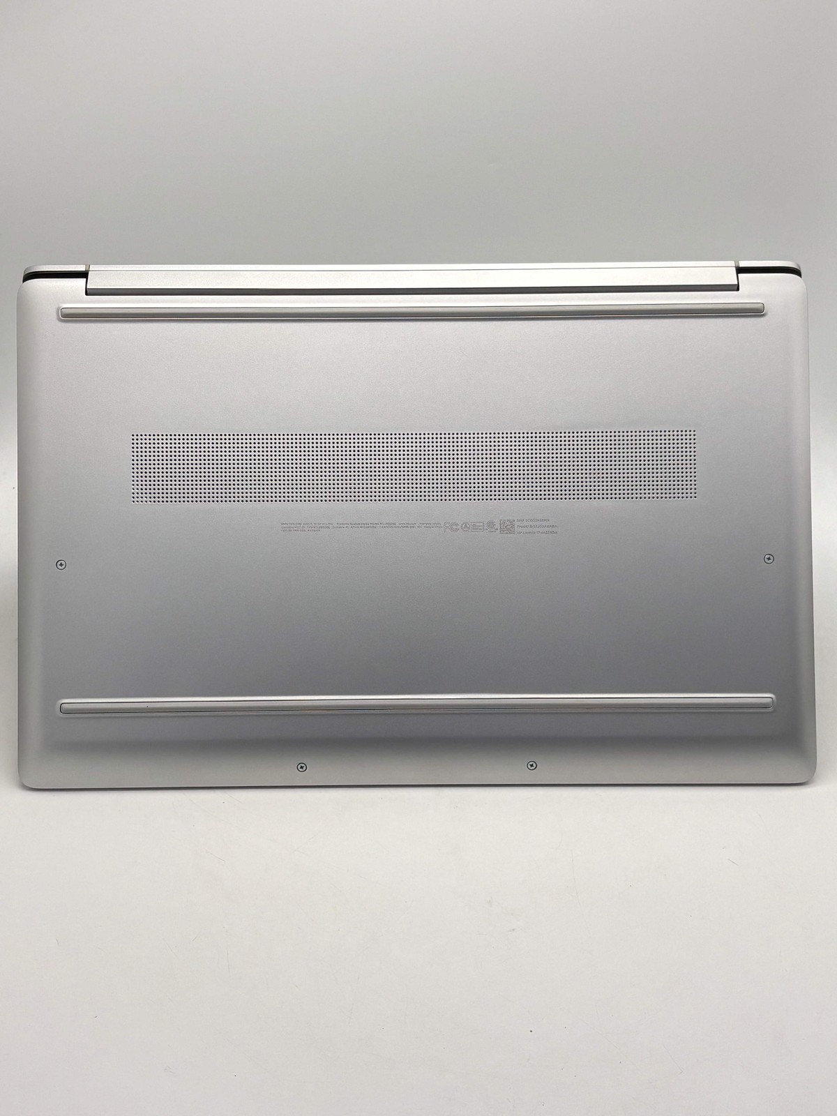 HP 17-cn2283st 17.3″ Core i3 12th Gen 8GB 512GB SSD Silver Used