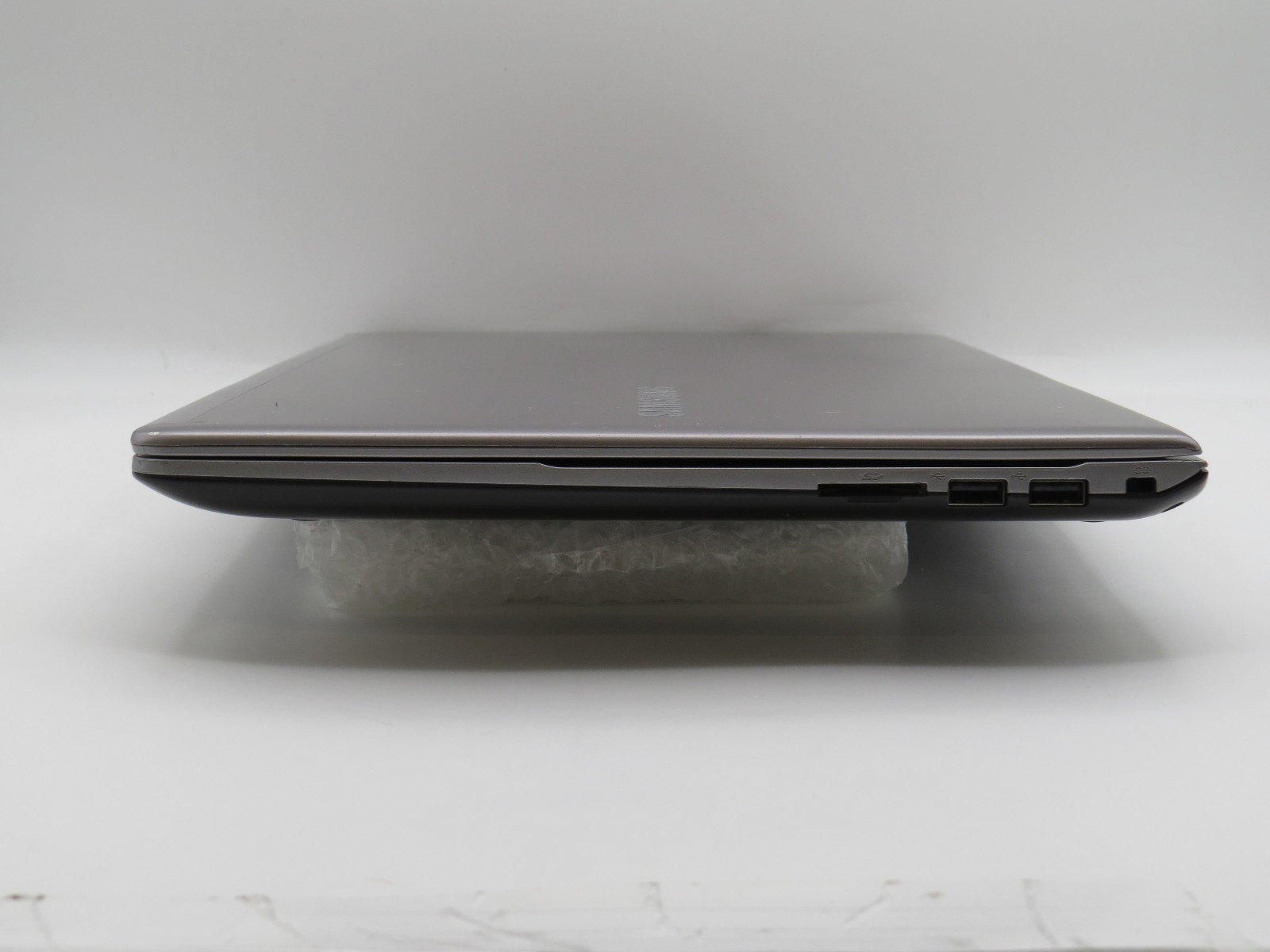 Samsung 303C | i7-3537U @ 2GHz | 8GB DDR2 | 15.6″ display | No HDD/OS/AC Parts