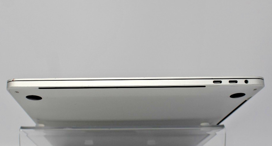 Apple MacBook Pro 15 A1990 2018 i7 8750H @ 2.2 GHz 15″ 256 GB 8 GB Sequoia