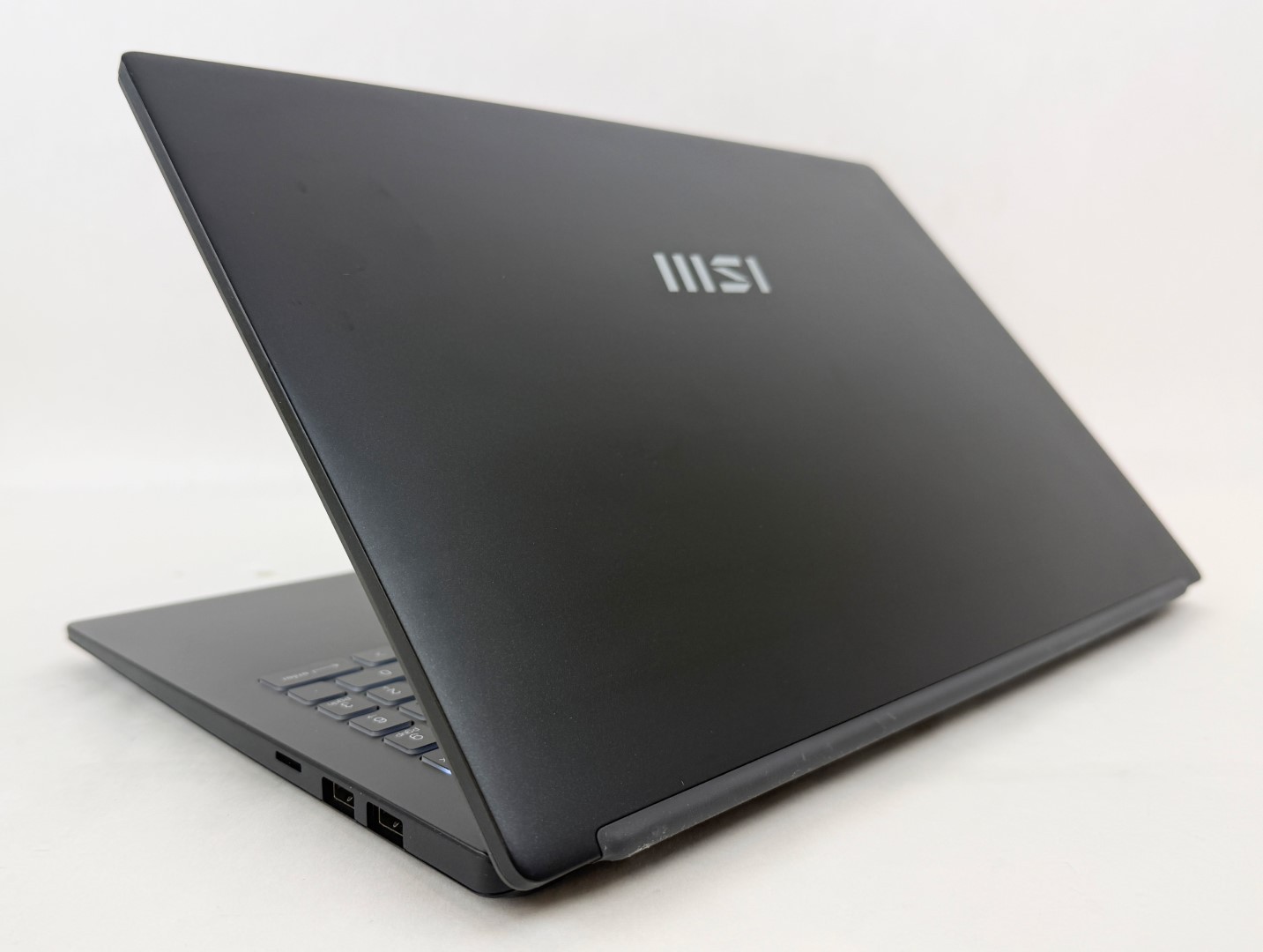 MSI Modern 15 H B13M 15.6″ FHD i9-13900H 32GB 1TB SSD W11H